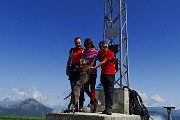 Spettacolo di narcisi e di tanti amici sul Linzone (1392 m) il 16 maggio 2015 - FOTOGALLERY